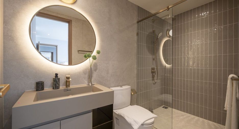 For rent 3 bedrooms condo in Khlong Toei, Bangkok