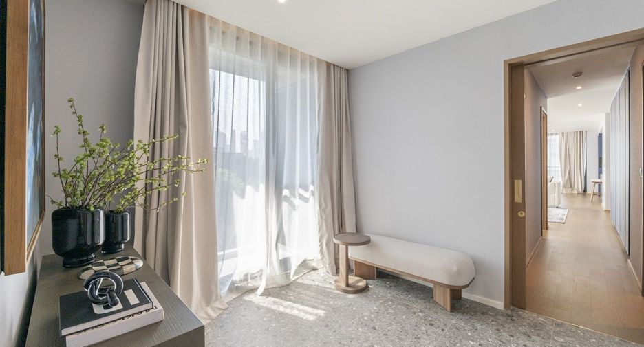 For rent 3 bedrooms condo in Khlong Toei, Bangkok