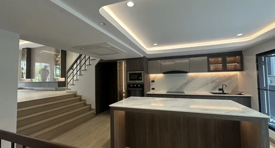 For rent 4 bedrooms office in Watthana, Bangkok
