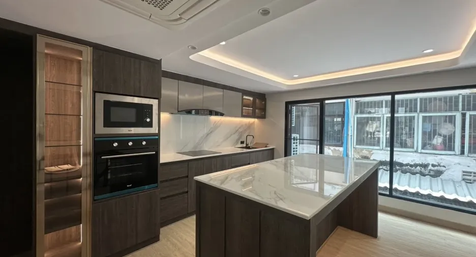 For rent 4 bedrooms office in Watthana, Bangkok