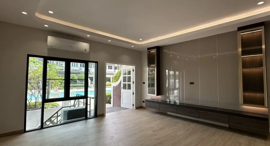For rent 4 bedrooms office in Watthana, Bangkok