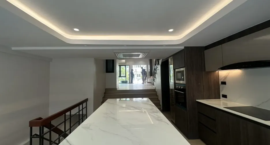 For rent 4 bedrooms office in Watthana, Bangkok