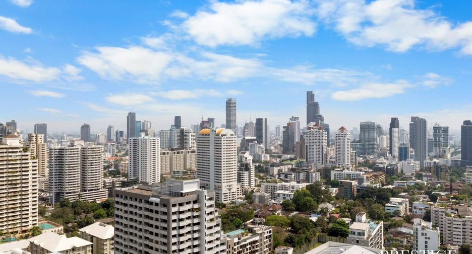 For rent 2 bedrooms condo in Khlong Toei, Bangkok