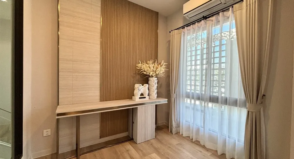 Casa en alquiler de 4 habitaciones en Bang Phli, Samut Prakan