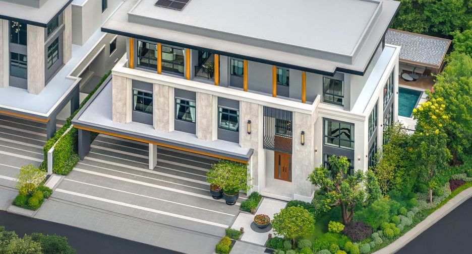 For sale 5 bedrooms house in Saphan Sung, Bangkok