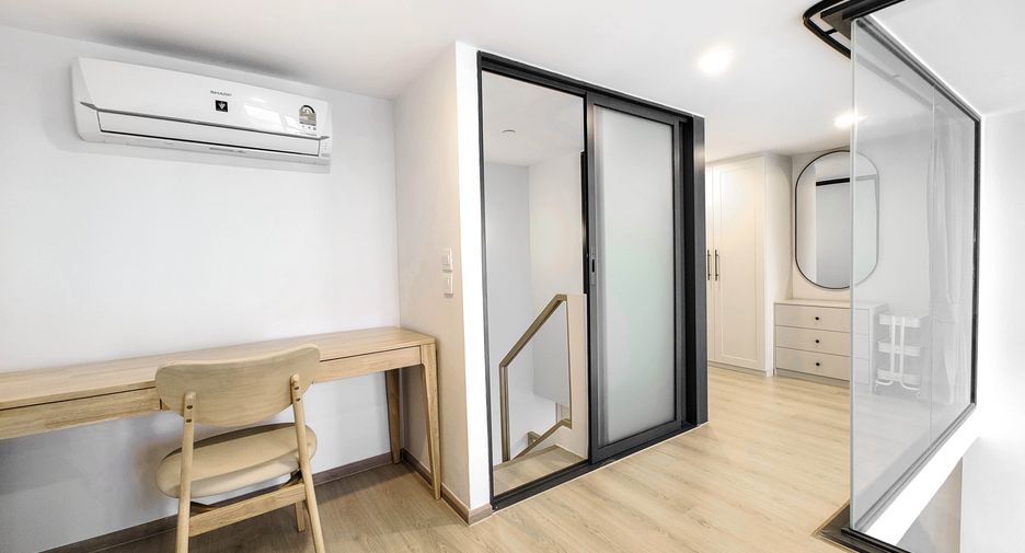 Wohnung zur Miete mit 2 Zimmer in Khlong Toei, Bangkok