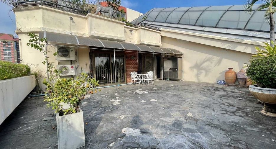 For sale and for rent 4 bedrooms condo in Bang Na, Bangkok