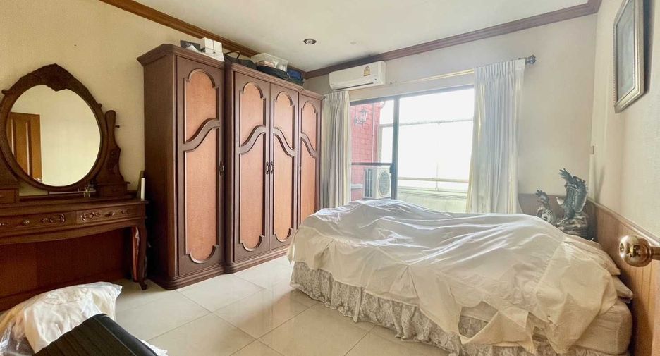 For sale and for rent 4 bedrooms condo in Bang Na, Bangkok