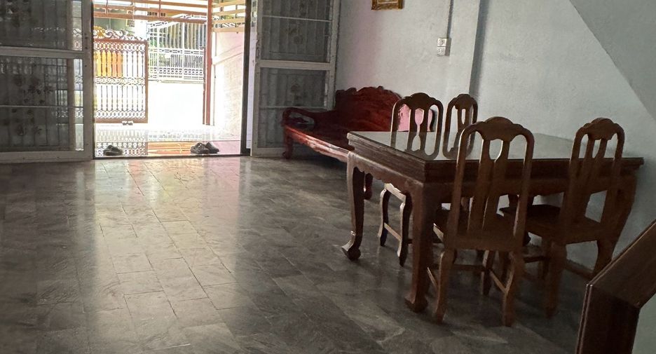 Casa adosada en alquiler de 4 habitaciones en Bang Khun Thian, Bangkok