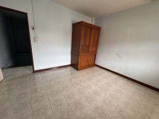 For rent 4 bedrooms townhouse in Bang Khun Thian, Bangkok