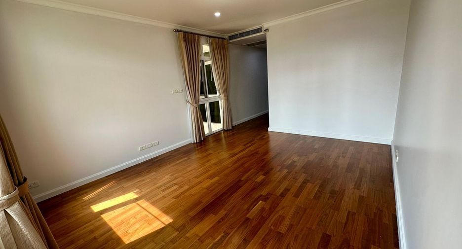 Wohnung zur Miete mit 3 Zimmer in Watthana, Bangkok