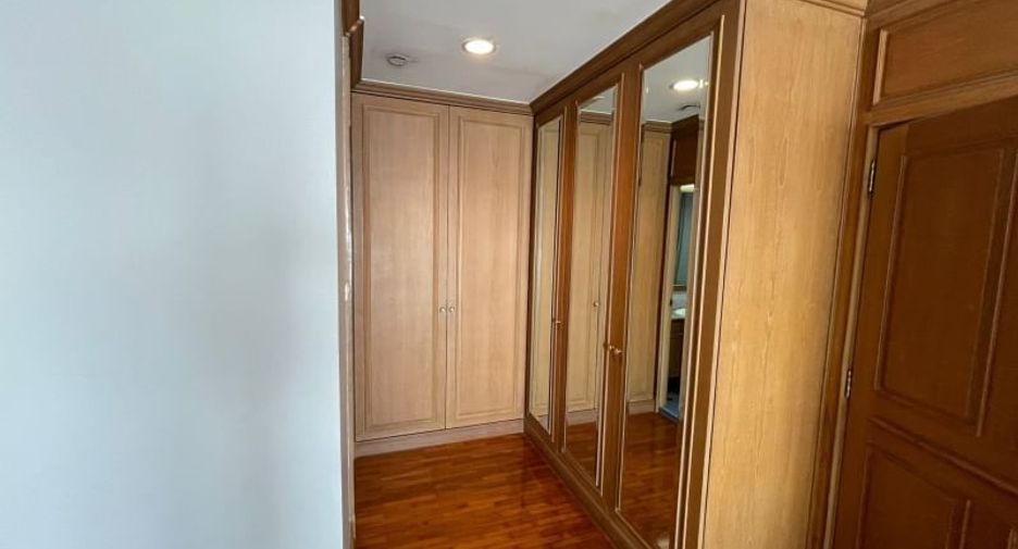 Condo en alquiler de 3 habitaciones en Sathon, Bangkok
