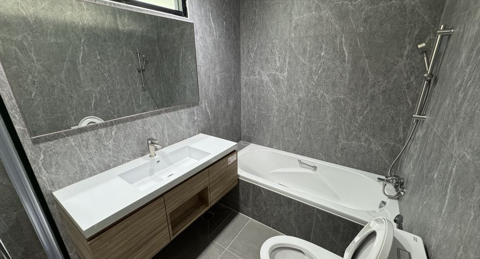 Condo en alquiler de 3 habitaciones en Sathon, Bangkok