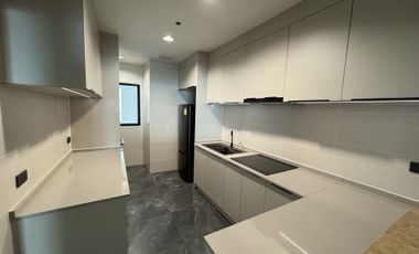 For rent 3 bedrooms condo in Sathon, Bangkok