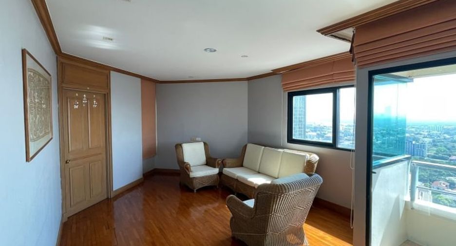 Condo en alquiler de 3 habitaciones en Sathon, Bangkok