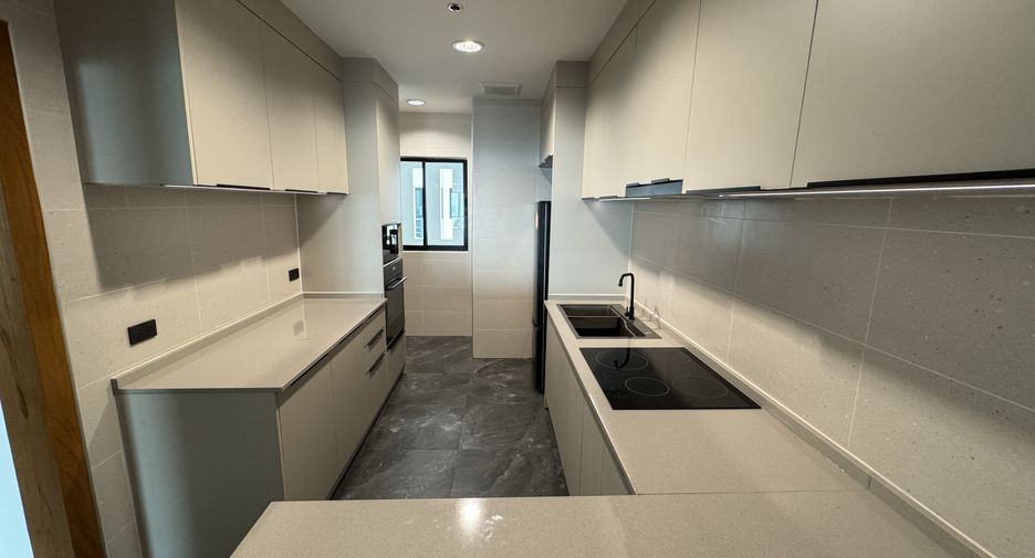 Condo en alquiler de 3 habitaciones en Sathon, Bangkok