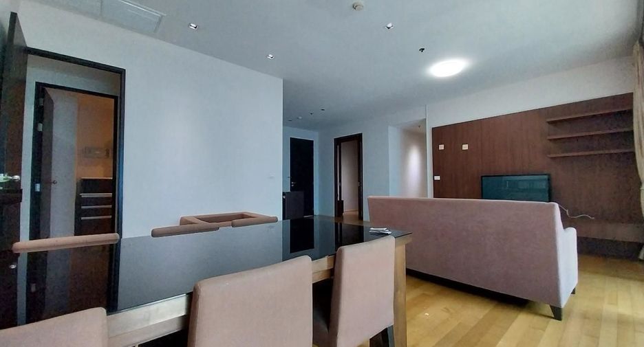 For rent 2 bedrooms condo in Khlong Toei, Bangkok