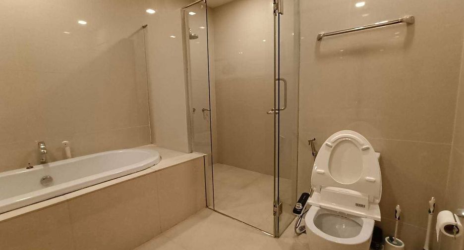 For rent 2 bedrooms condo in Khlong Toei, Bangkok