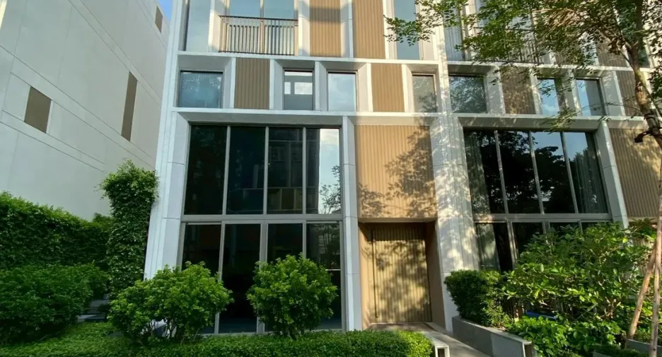 For sale and for rent 4 bedrooms house in Watthana, Bangkok