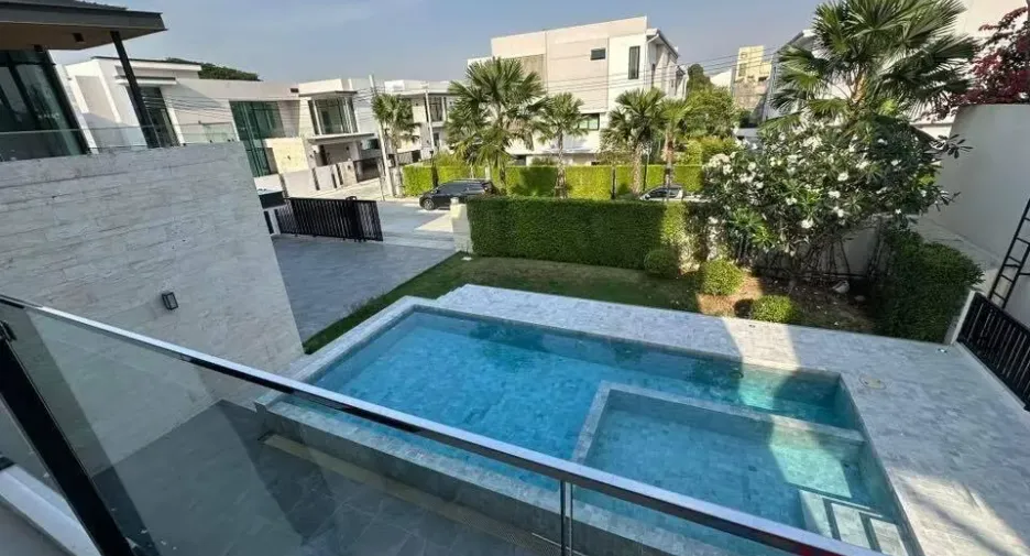 For sale 6 bedrooms house in Bang Khen, Bangkok