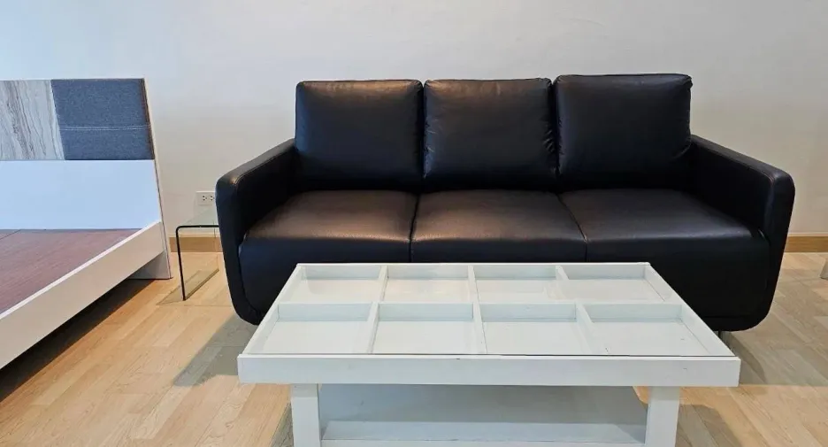 For rent studio condo in Pathum Wan, Bangkok