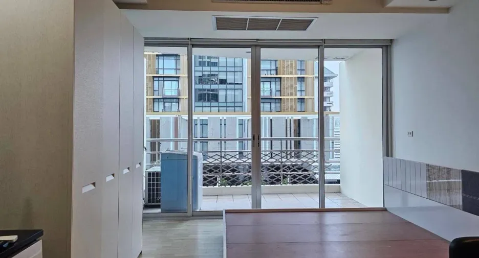 For rent studio condo in Pathum Wan, Bangkok