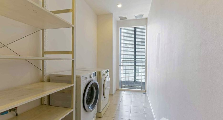 For rent 3 bedrooms condo in Khlong Toei, Bangkok