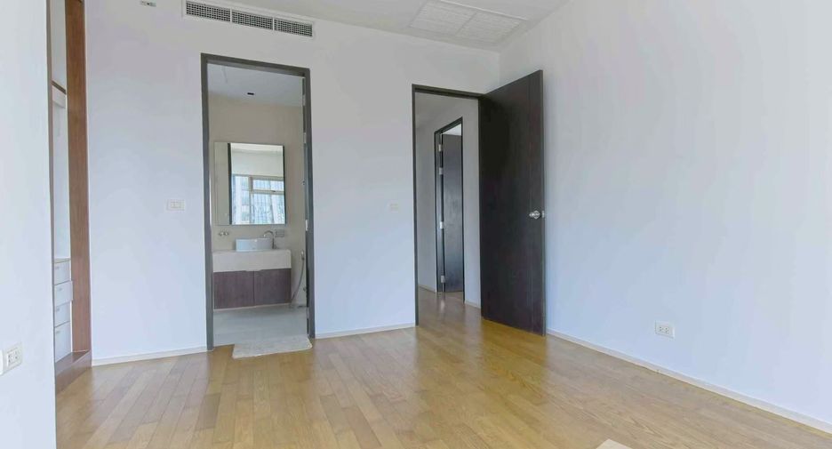 For rent 3 bedrooms condo in Khlong Toei, Bangkok