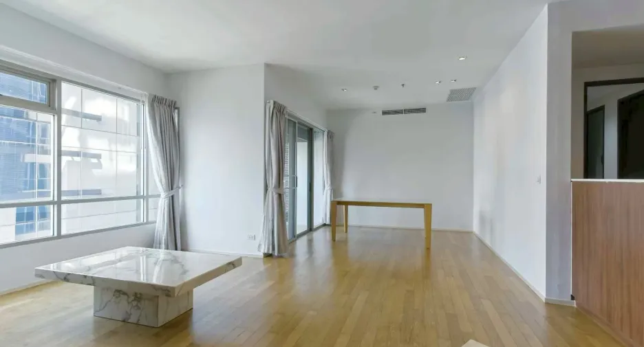 For rent 3 bedrooms condo in Khlong Toei, Bangkok