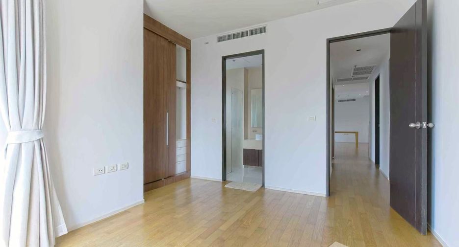 For rent 3 bedrooms condo in Khlong Toei, Bangkok