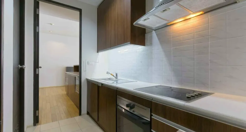For rent 3 bedrooms condo in Khlong Toei, Bangkok