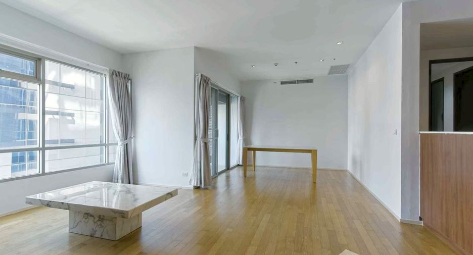 For rent 3 bedrooms condo in Khlong Toei, Bangkok
