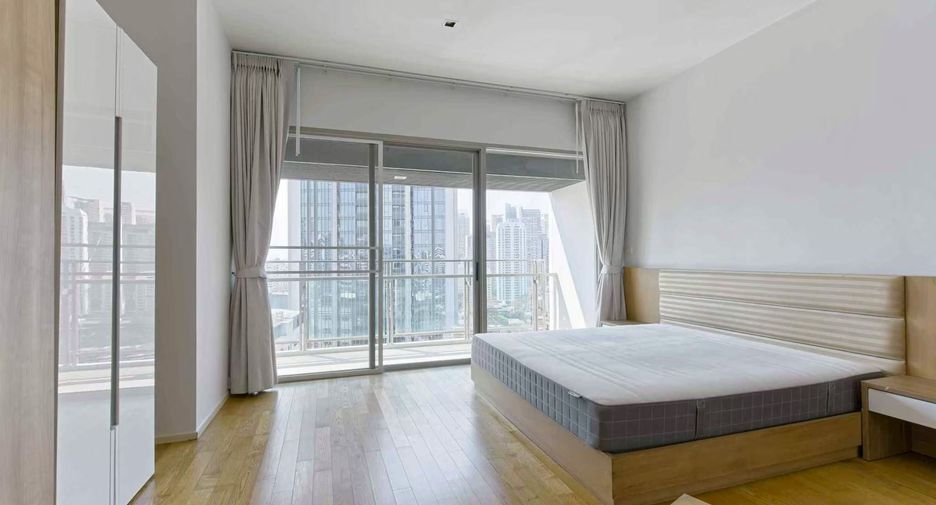 For rent 3 bedrooms condo in Khlong Toei, Bangkok
