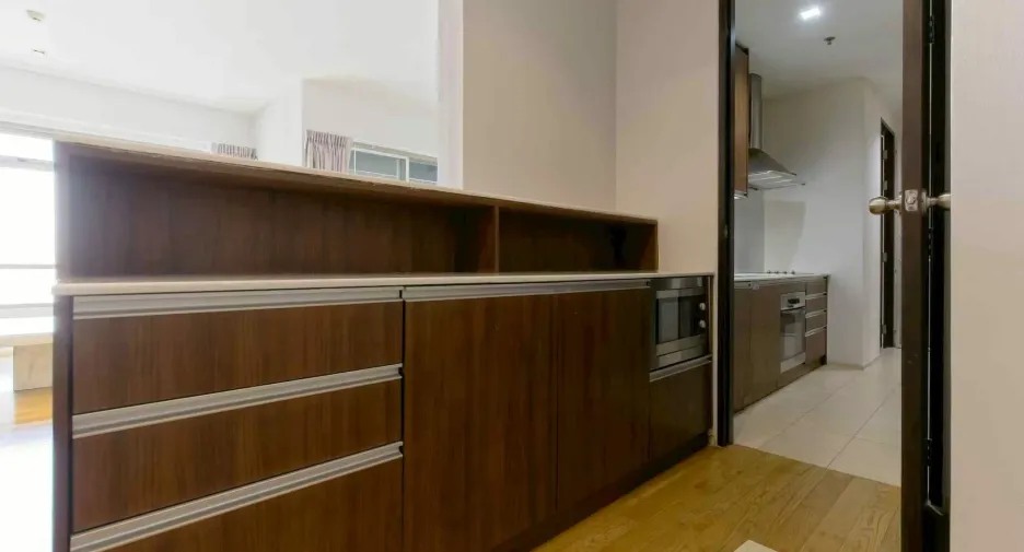 For rent 3 bedrooms condo in Khlong Toei, Bangkok