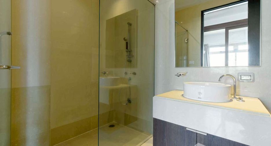 For rent 3 bedrooms condo in Khlong Toei, Bangkok