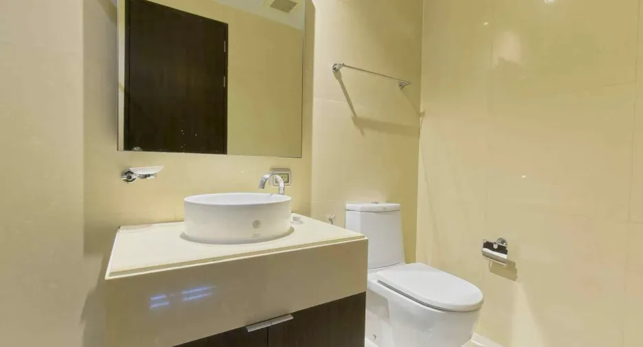 For rent 3 bedrooms condo in Khlong Toei, Bangkok