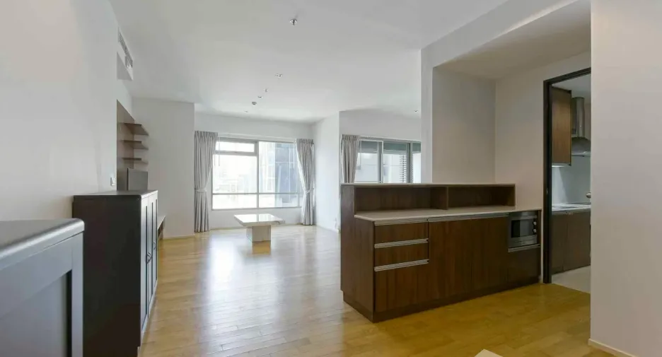 For rent 3 bedrooms condo in Khlong Toei, Bangkok