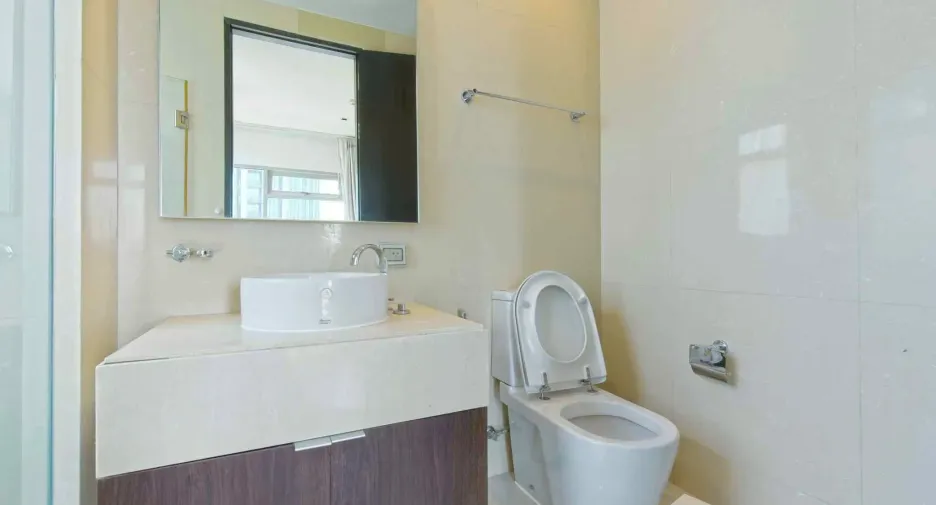 For rent 3 bedrooms condo in Khlong Toei, Bangkok