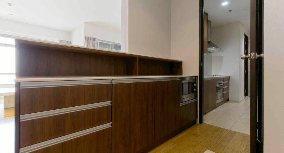 For rent 3 bedrooms condo in Khlong Toei, Bangkok