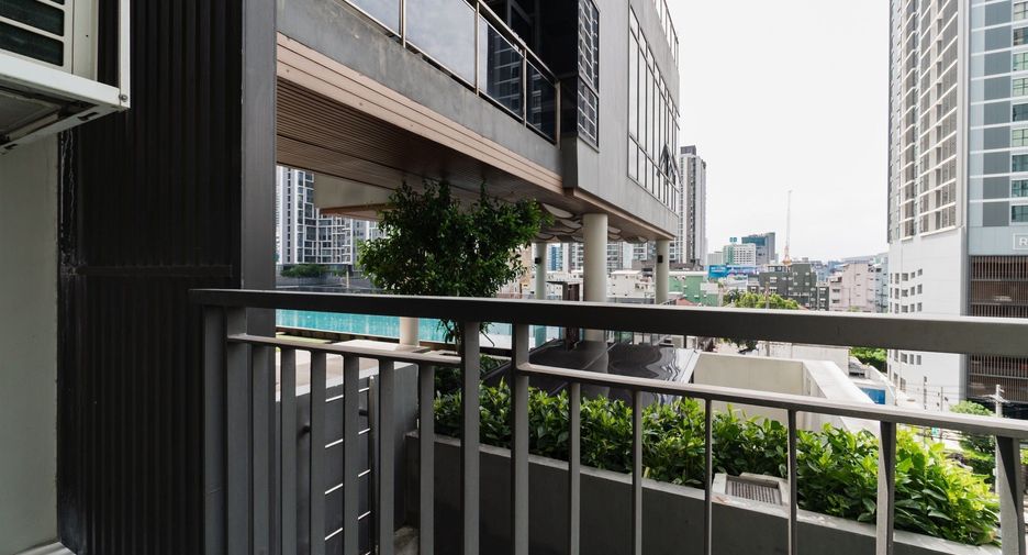 For rent 1 bed condo in Huai Khwang, Bangkok