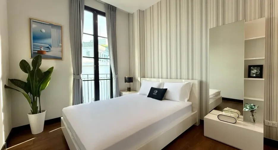 For rent 4 bedrooms house in Watthana, Bangkok
