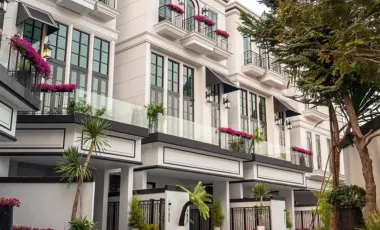 Haus zur Miete mit 4 Zimmer in Watthana, Bangkok