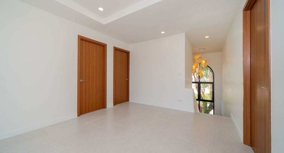 For sale 4 bedrooms villa in Thalang, Phuket