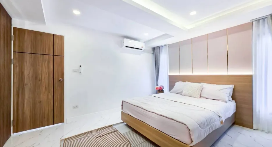 For sale 5 bedrooms villa in Bang Lamung, Chonburi