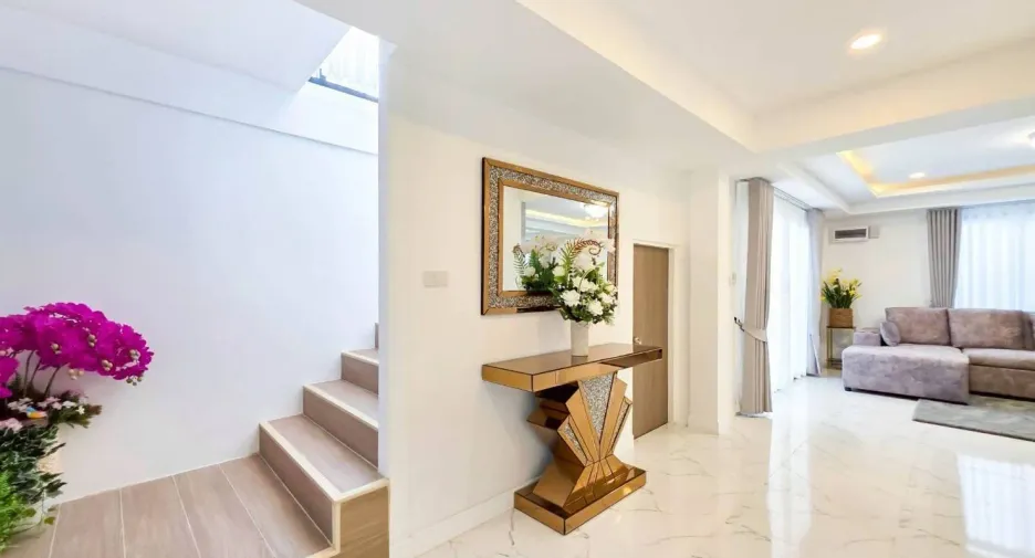 For sale 5 bedrooms villa in Bang Lamung, Chonburi