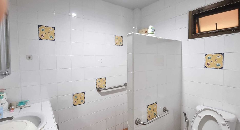 For rent 4 bedrooms villa in Mueang Phuket, Phuket