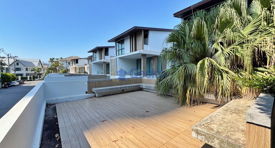For sale 3 bedrooms house in Sattahip, Chonburi