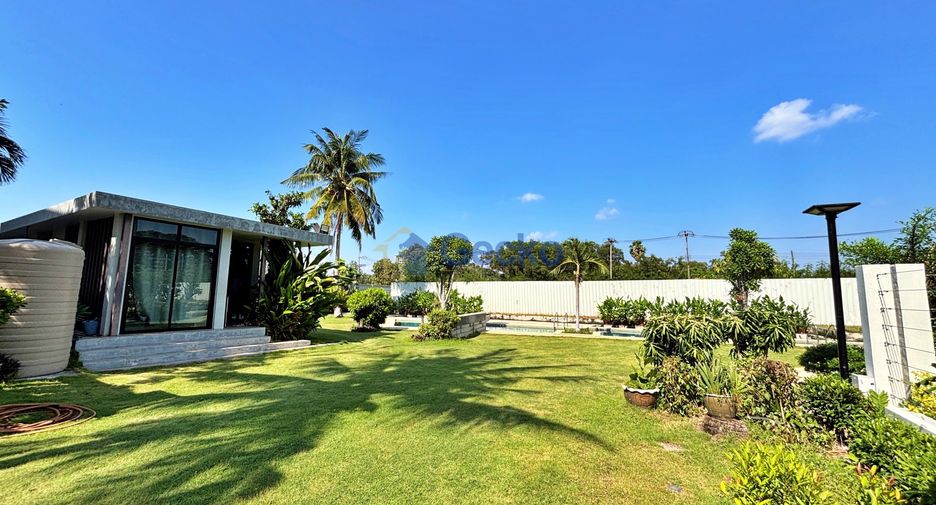 For sale 3 bedrooms house in Sattahip, Chonburi