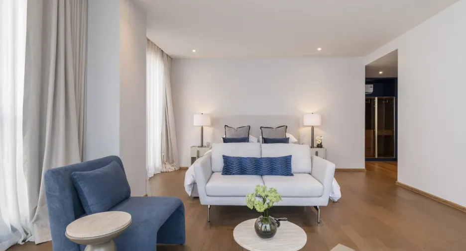 For rent 3 bedrooms condo in Khlong Toei, Bangkok