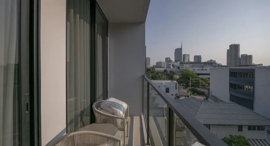 For rent 3 bedrooms condo in Khlong Toei, Bangkok